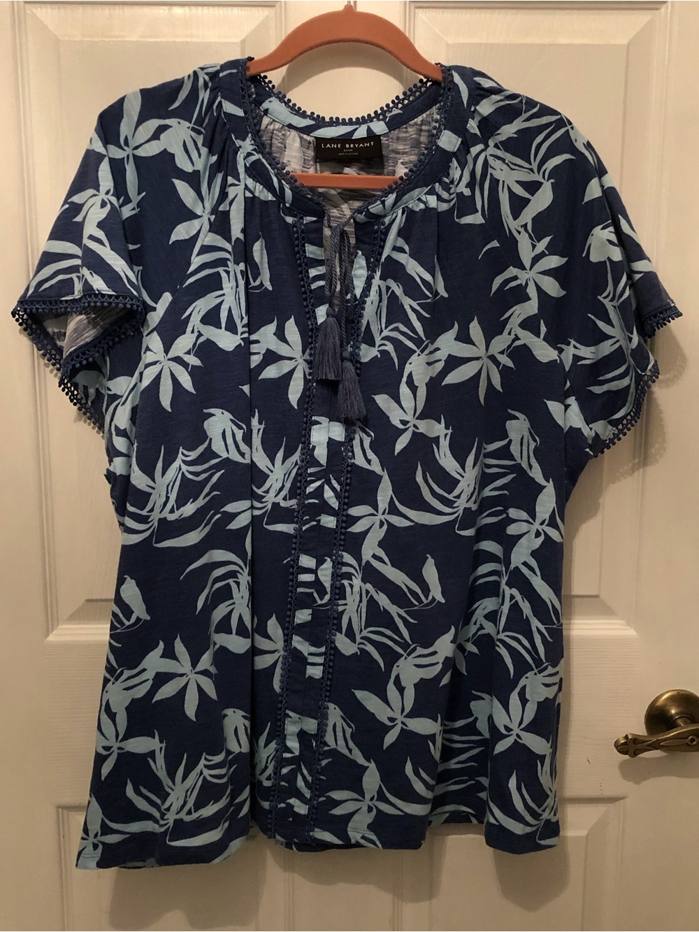 Lane Bryant blouse angel sleeves short notched neckline tassel tie blue leaves